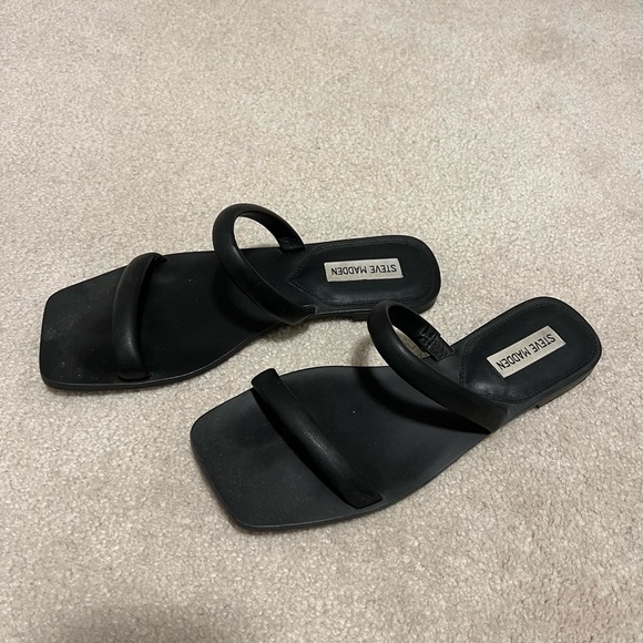Steve Madden sandal flats - Picture 2 of 3